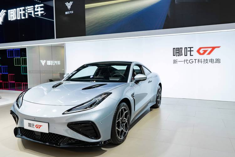 惠州79哪吒汽车在智能汽车领域的表现，领途汽车在新能源汽车市场中的影响力